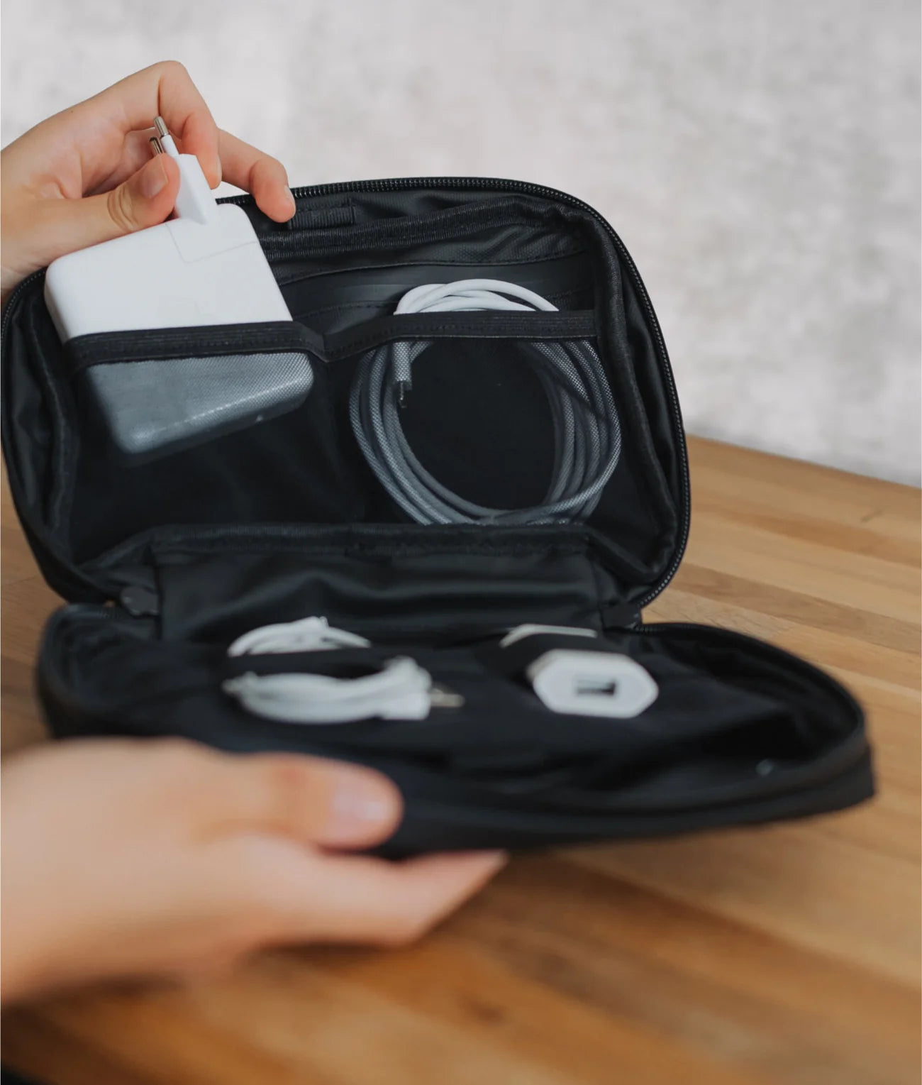 Travel Bag Bundle L – Travel Bag Ultimate + Packing Cubes+ Toiletry Bag + Tech Organizer